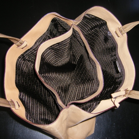 Prada Tote Leather - Picture 6 of 6